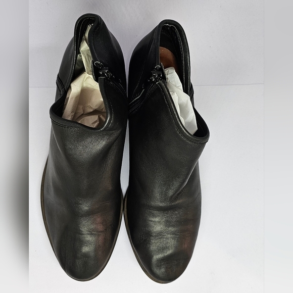 Lucky Brand Women's Black Leather Side Zipper Booties Size 8M - Picture 3 of 9